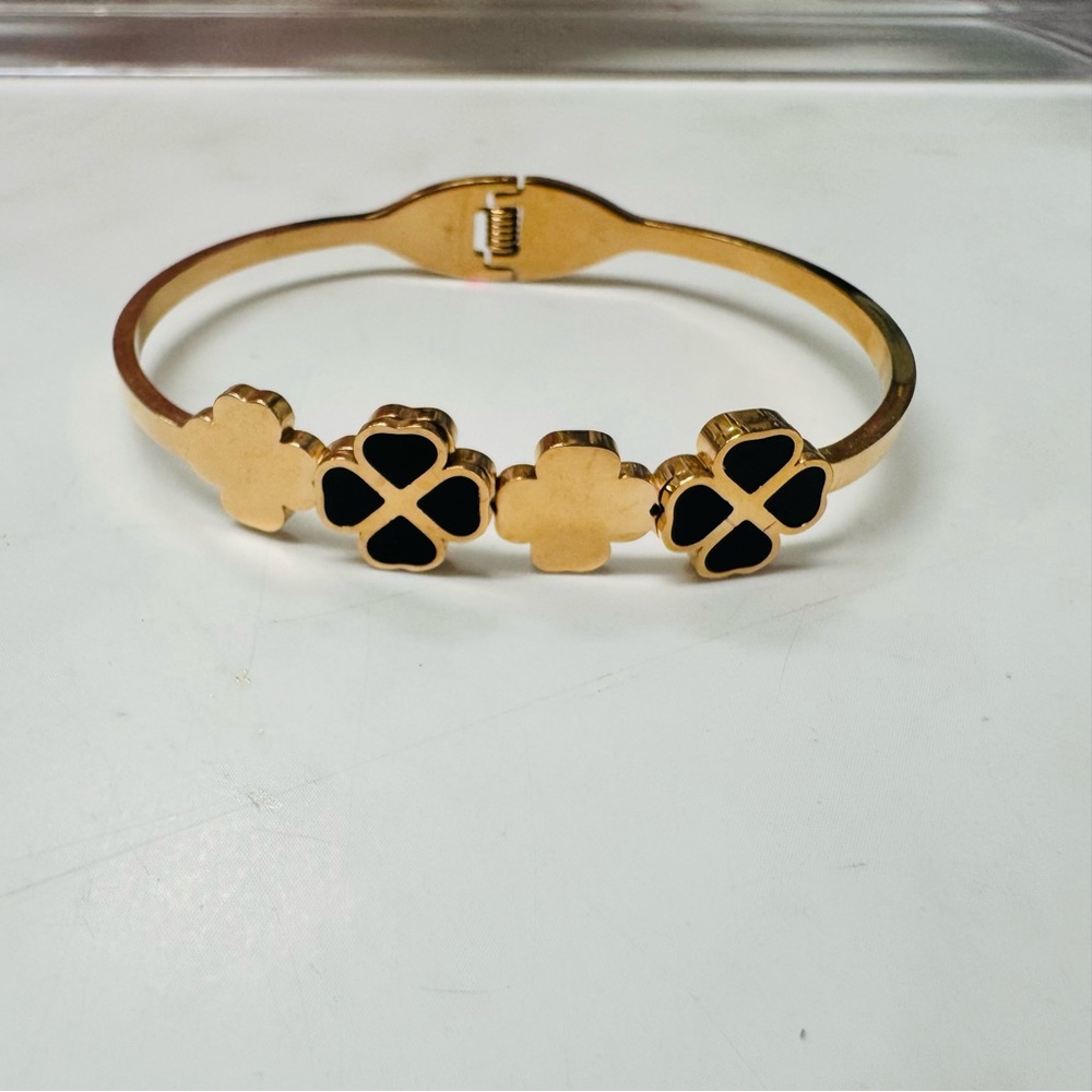 Clover bangle bracelet  NOT made by designer.